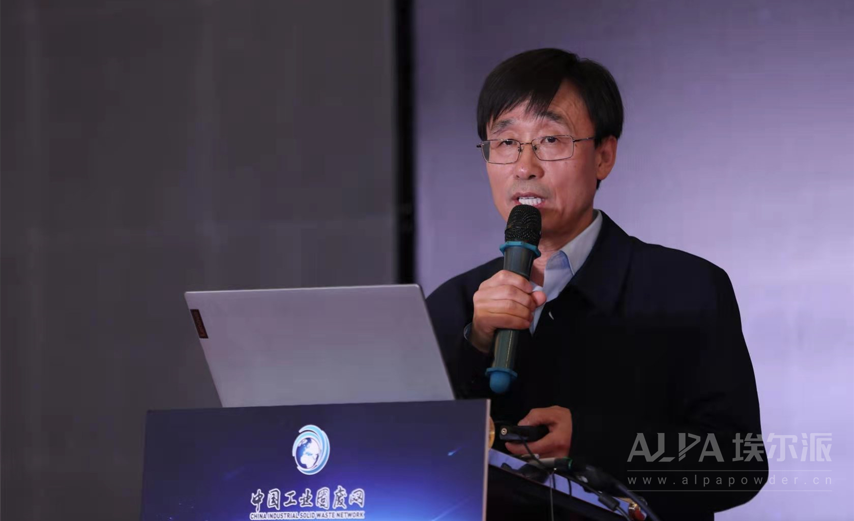 埃爾派董事(shì)長(cháng)張景傑：大(dà)宗工(gōng)業(yè)固廢實現(xiàn)高(gāo)值化(huà)綜合利用(yòng)是(shì)産業(yè)健康發展的(de)實際需求
